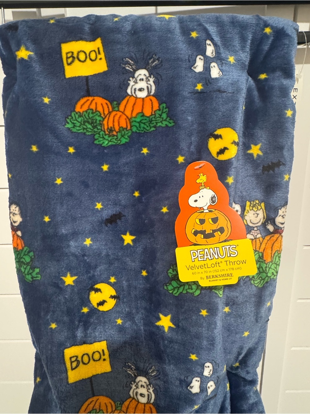 NWT Berkshire PEANUTS VelvetLoft Halloween Throw Blanket Pumpkin Snoopy "Boo!"